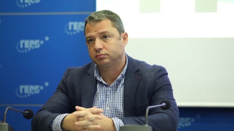 Делян Добрев подаде молба за напускане на Народното събрание